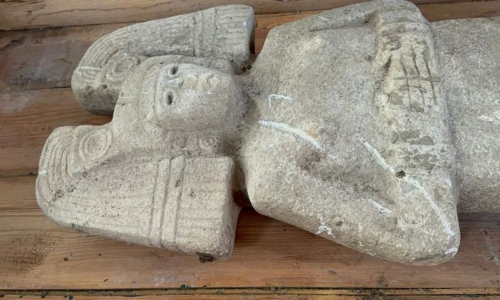 Descubren escultura similar a la joven gobernante de Amajac