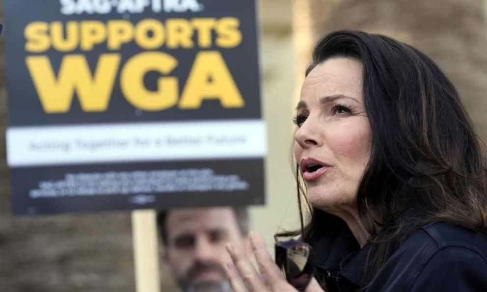 Actores de Hollywood en huelga discuten el futuro de la profesión en reunión virtual