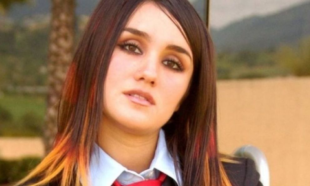 Dulce María se Reencarna en Roberta Pardo para la Gira de Reencuentro de RBD