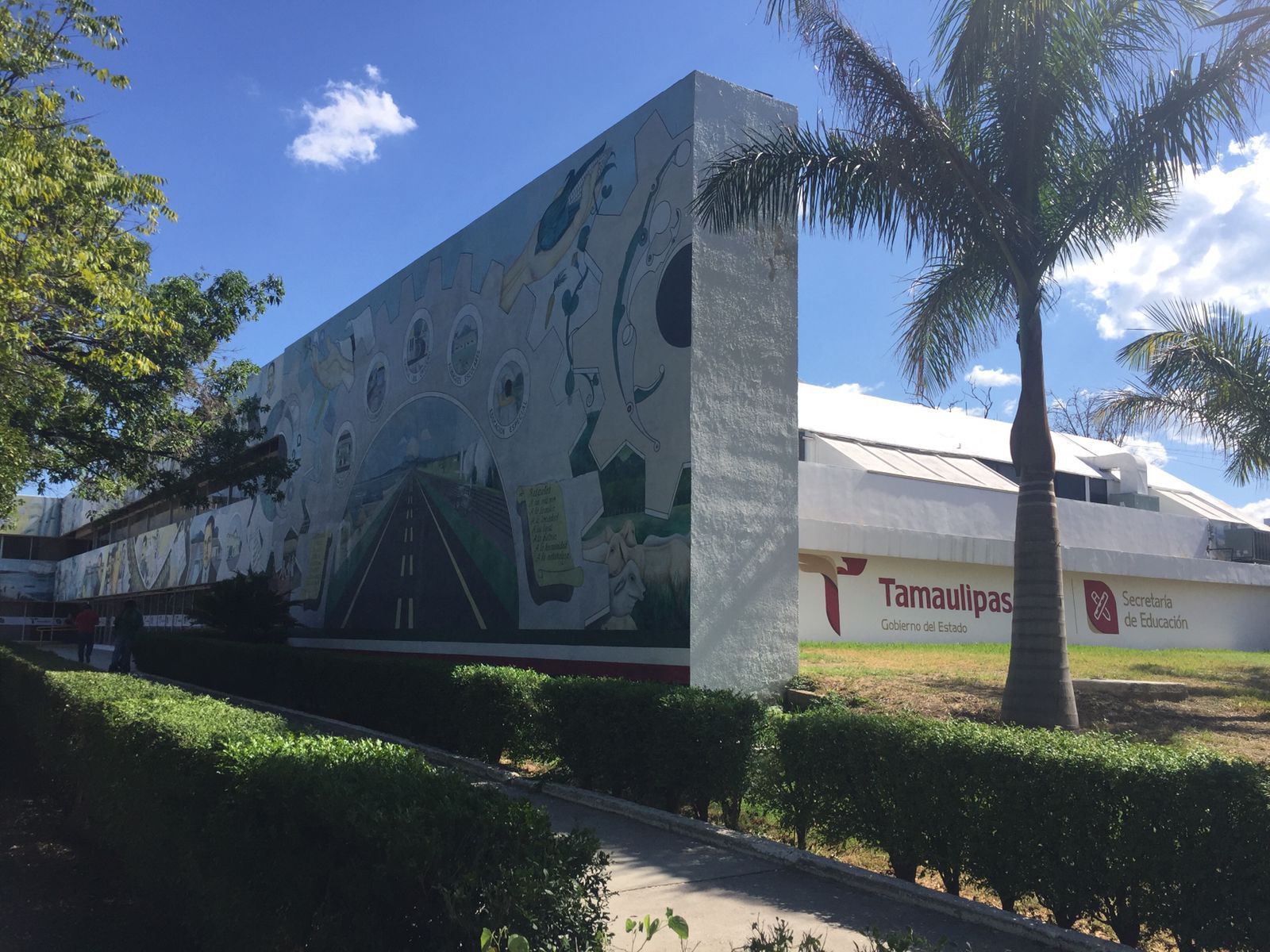 Mañana se paga a maestros, apoyo para lentes y bono