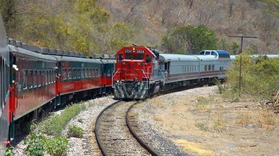Espera AMLO tener en noviembre propuesta para usar vías férreas para trenes de pasajeros
