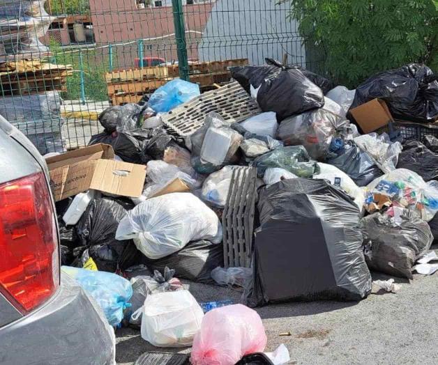 Convierten en basurero estacionamiento estatal