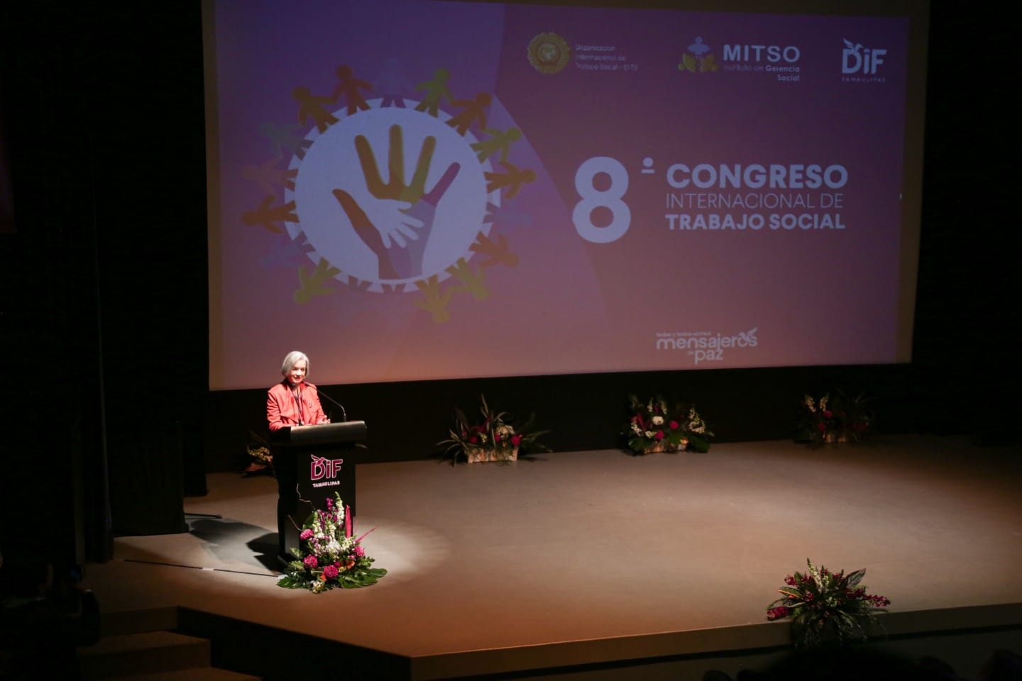 Inaugura María de Villarreal el 8° congreso internacional de Trabajo Social