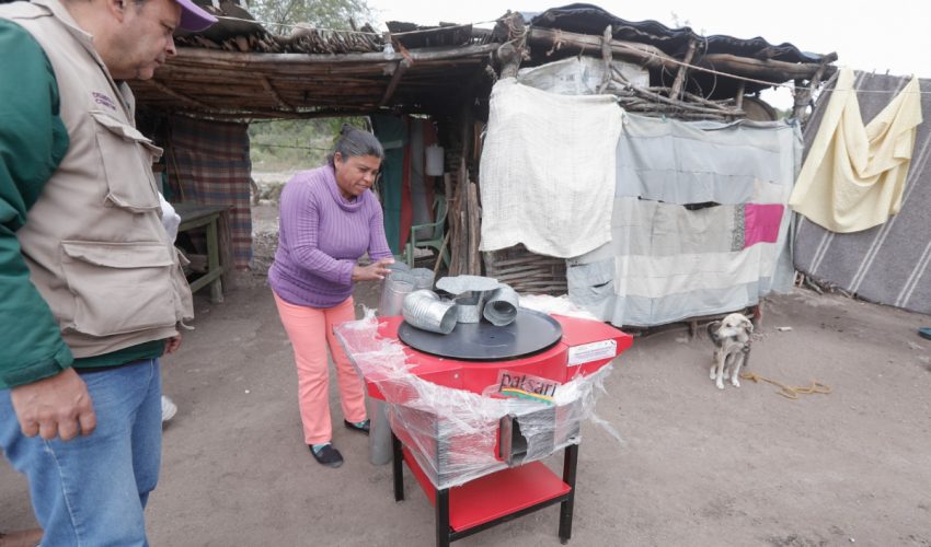 Beneficia DIF Tamaulipas a familias de San Carlos con estufas ecológicas