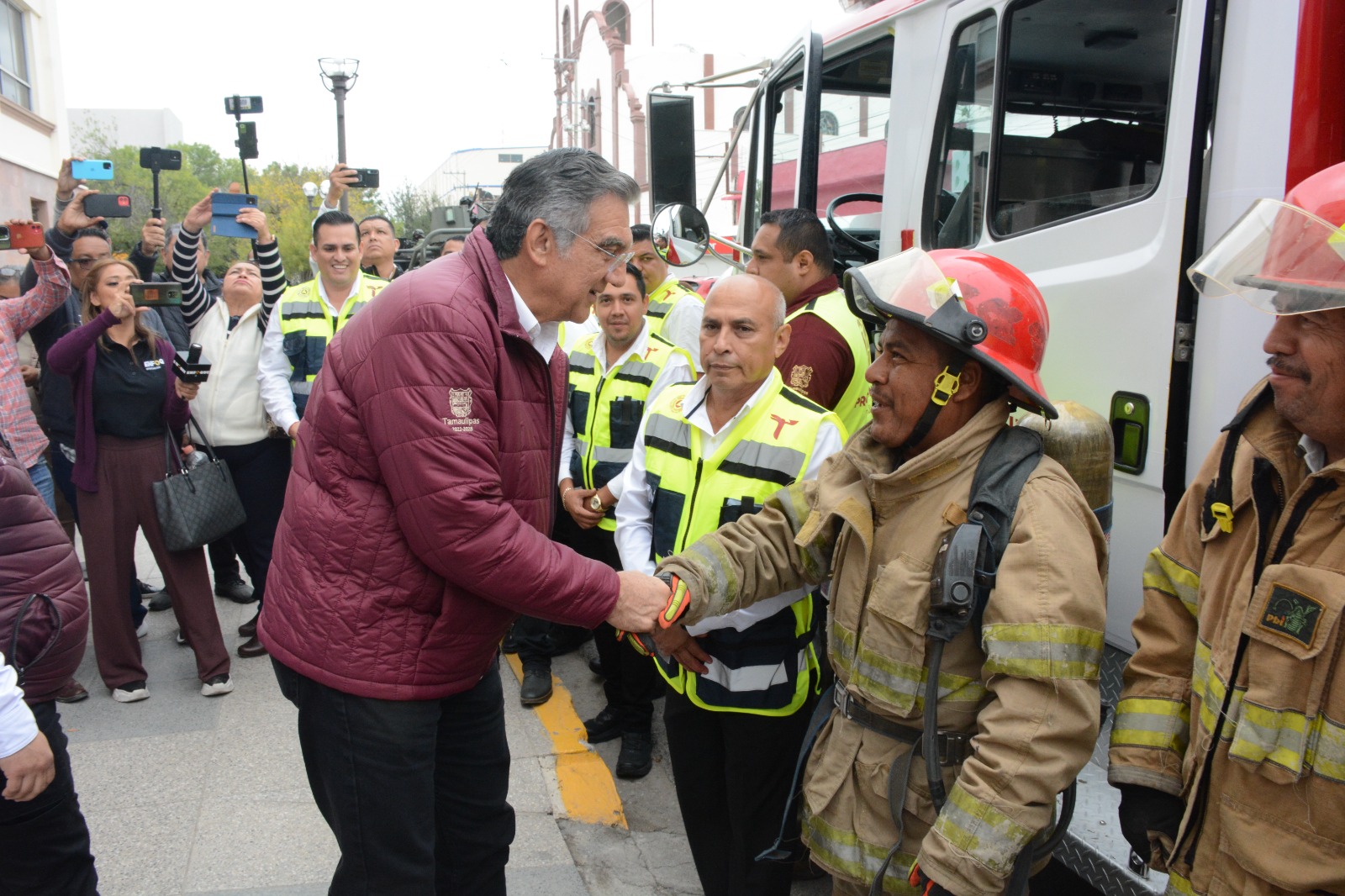 Entrega Américo camión de bomberos a la “Coordinación Estatal de Protección Civil”