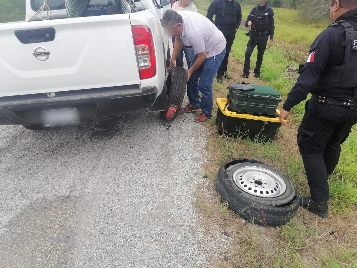 Guardia Estatal de apoyo carretero auxilia a viajeros y visitantes de Tamaulipas