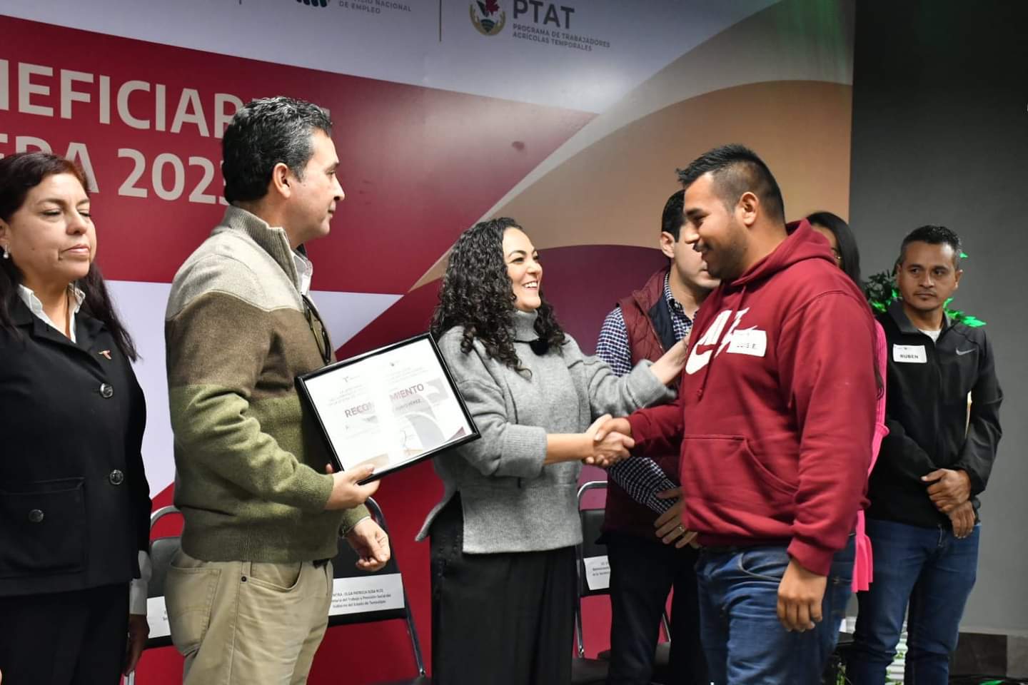 Secretaria del Trabajo da la bienvenida a trabajadores tamaulipecos tras estancia laboral en Canadá y EUA