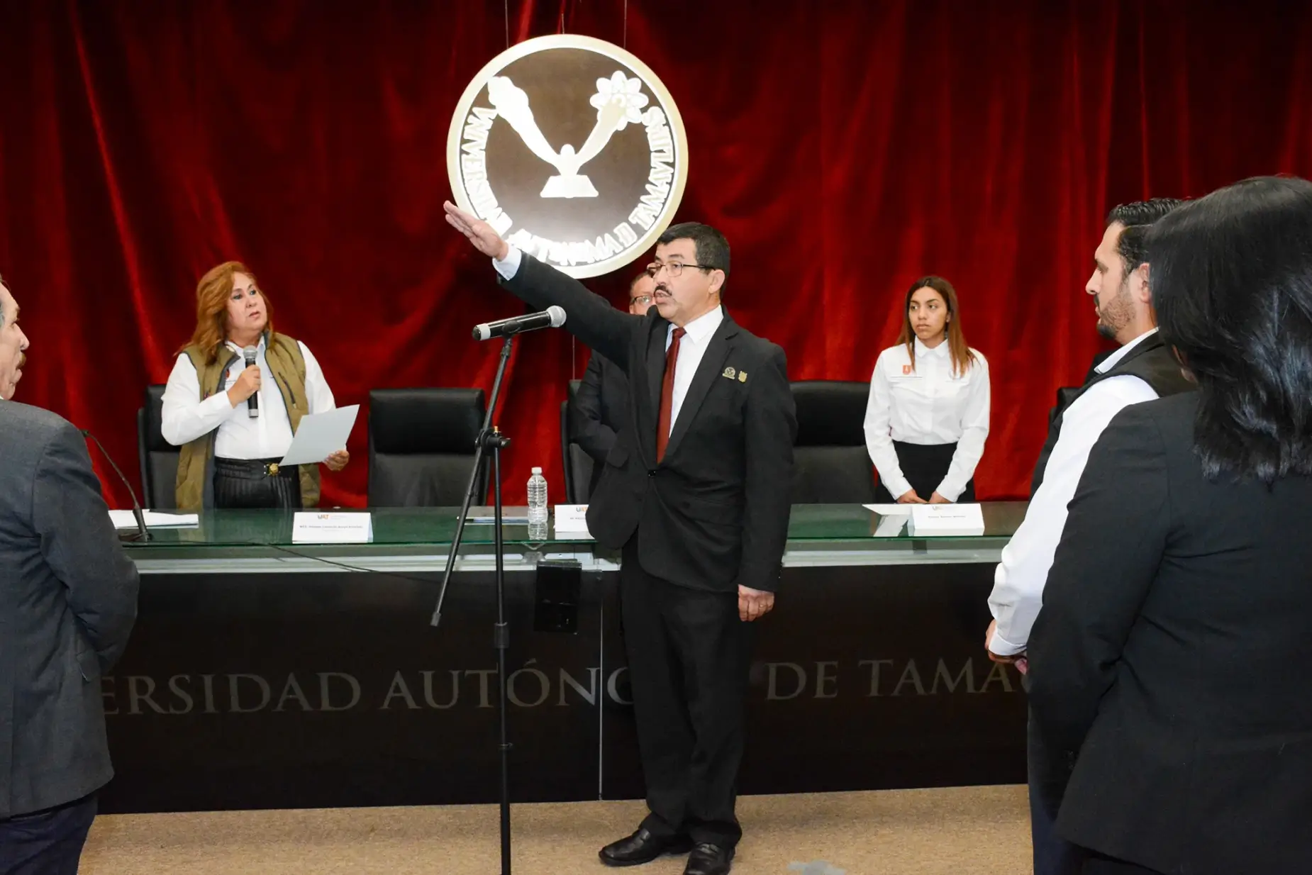 Llega Dámaso Anaya como rector interino; toma protesta