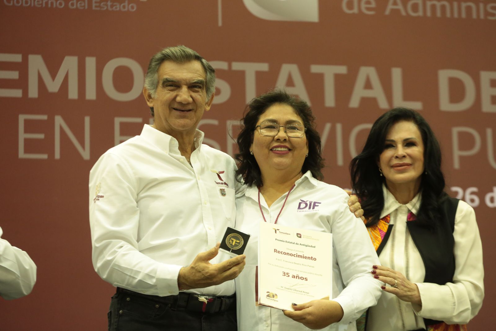 Anuncia Américo aumento del 20% a burócratas