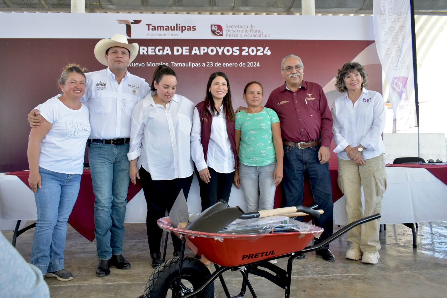 Entrega Gobierno del Estado paquetes de aves de postura y huertos de traspatio