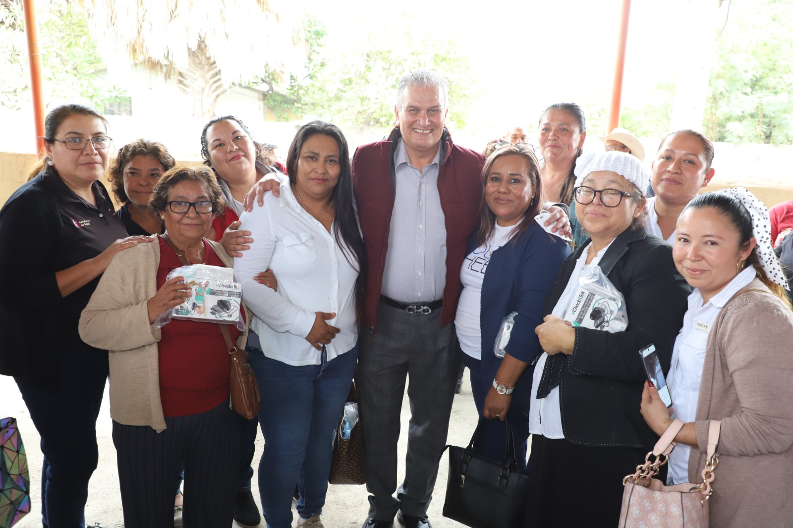 Entrega Salud kits médicos en el municipio de Padilla