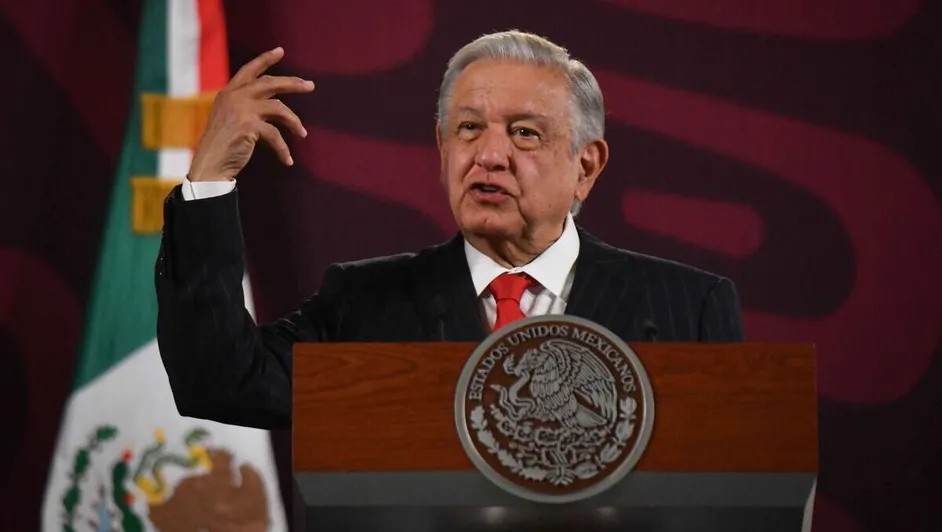 «Que no abusen», dice AMLO tras protestas de normalistas en Fiscalía de Guerrero