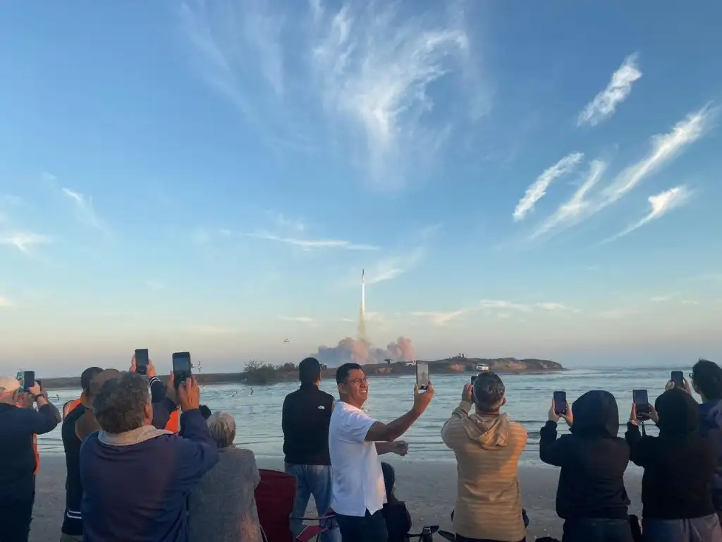 Observaran desde playa Bagdad en Matamoros despegue de nave Starship.