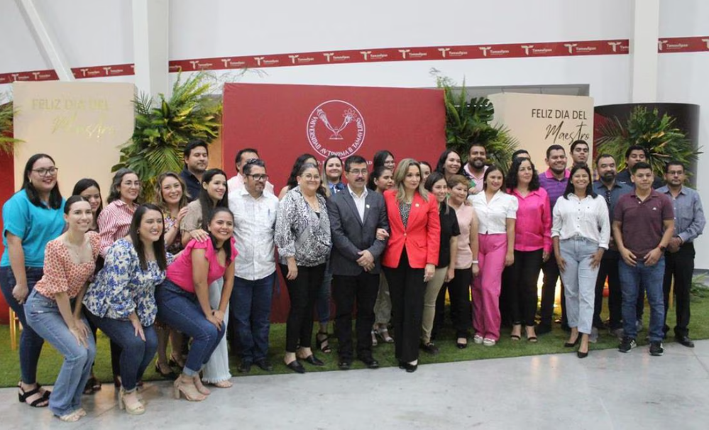 Universidad Autónoma de Tamaulipas reconoce la labor de los profesores en el Día del maestro