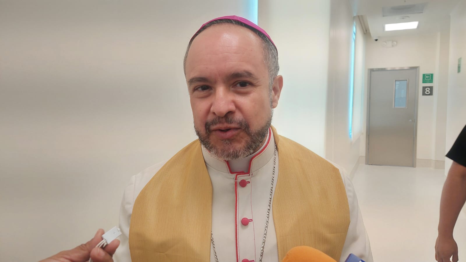 Obispo envía mensaje de paz y respeto a las familias
