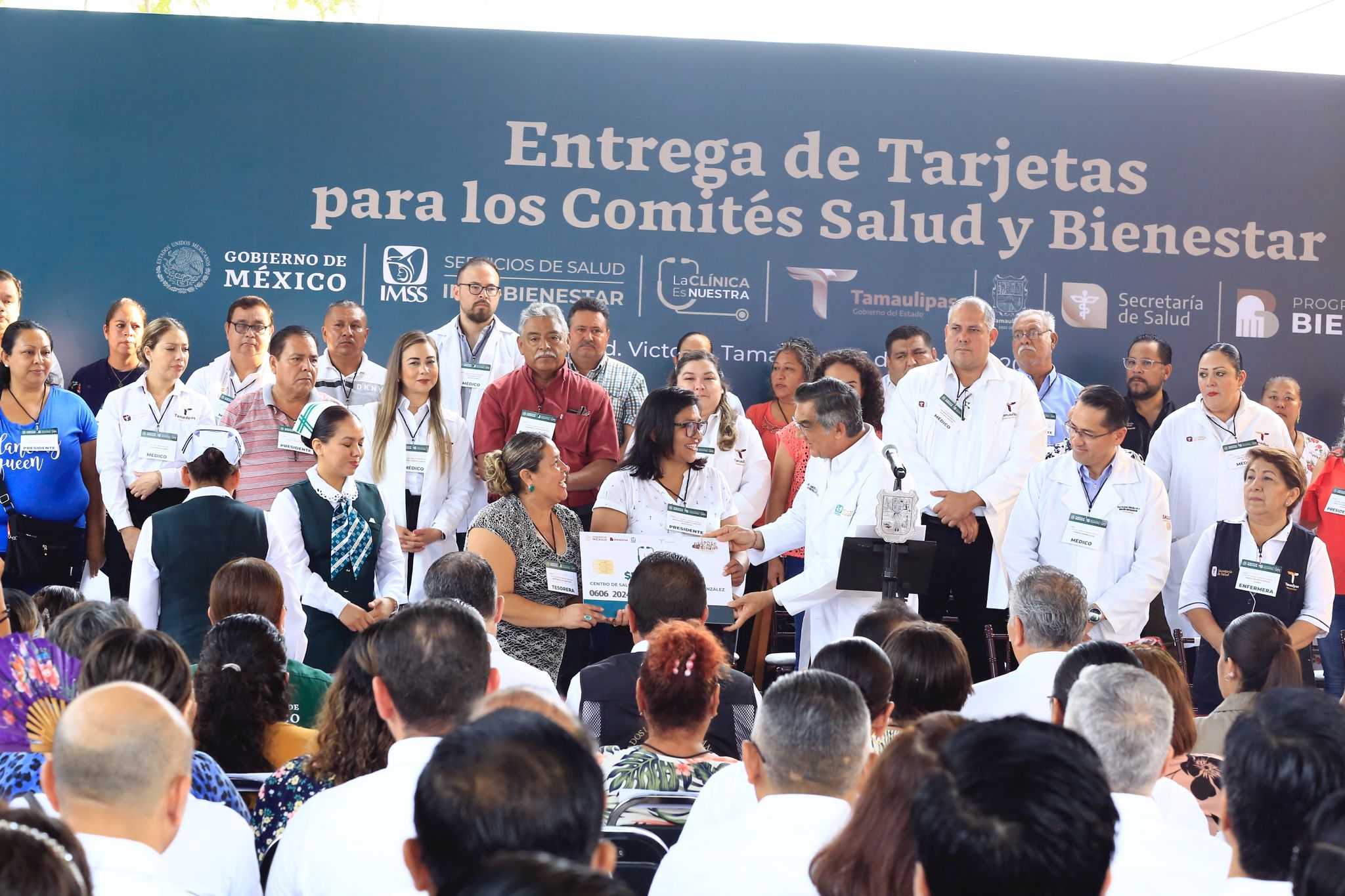 Entrega Américo tarjetas del programa “La Clínica es Nuestra”; refuerzan atención médica
