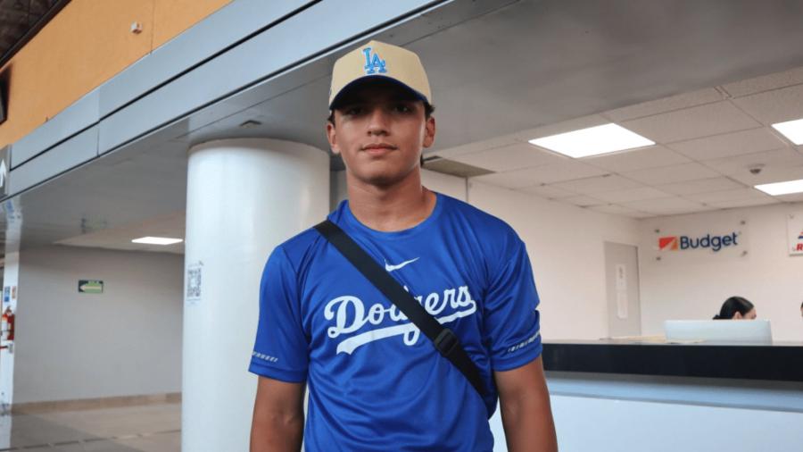 ¡Orgullo mexicano! El joven Ezequiel Rivera es firmado por los Dodgers… ¡A los 14 años!