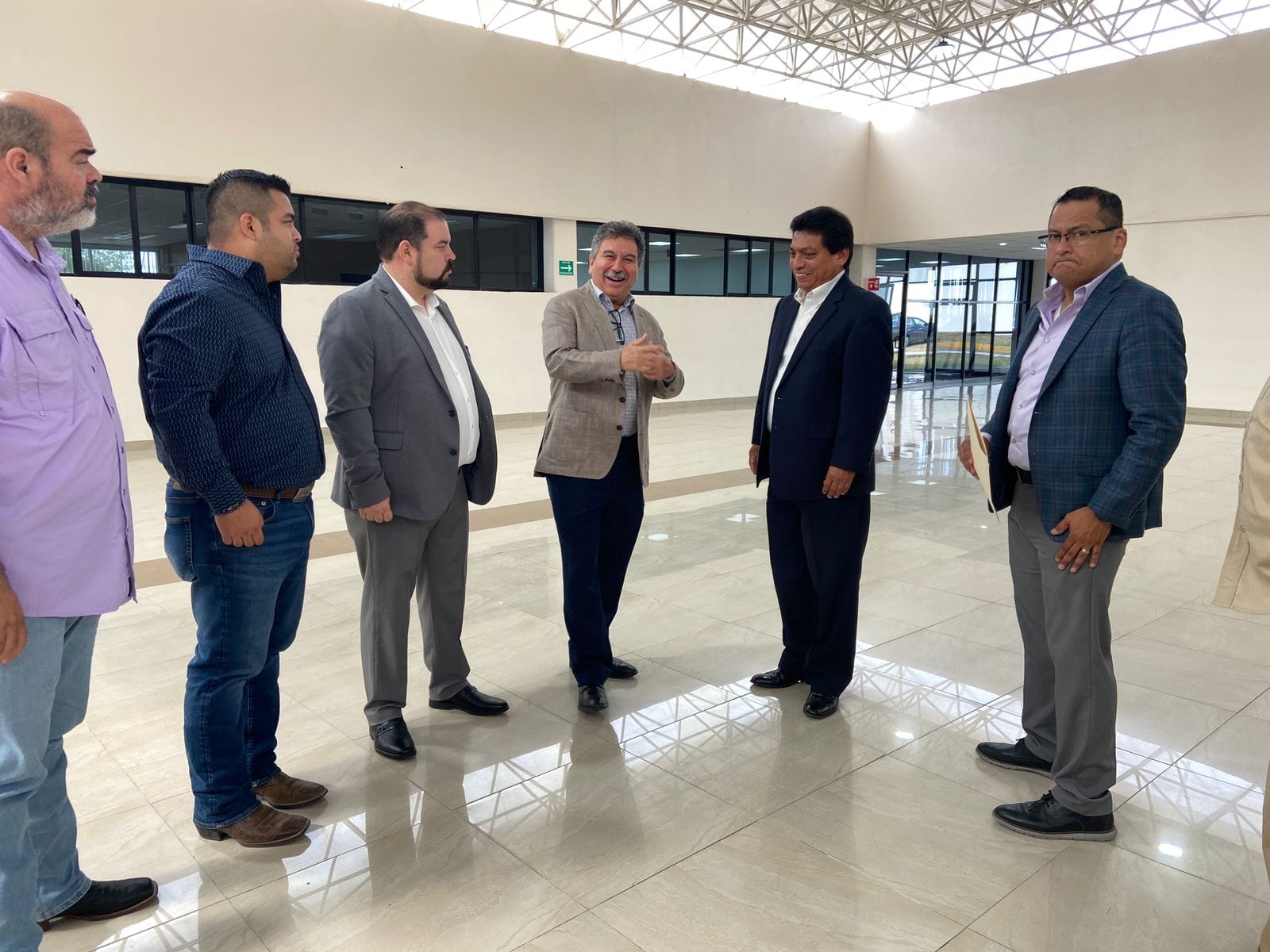 Estrecha Universidad Tecnológica de Nuevo Laredo vínculos con Asociación de Transportistas