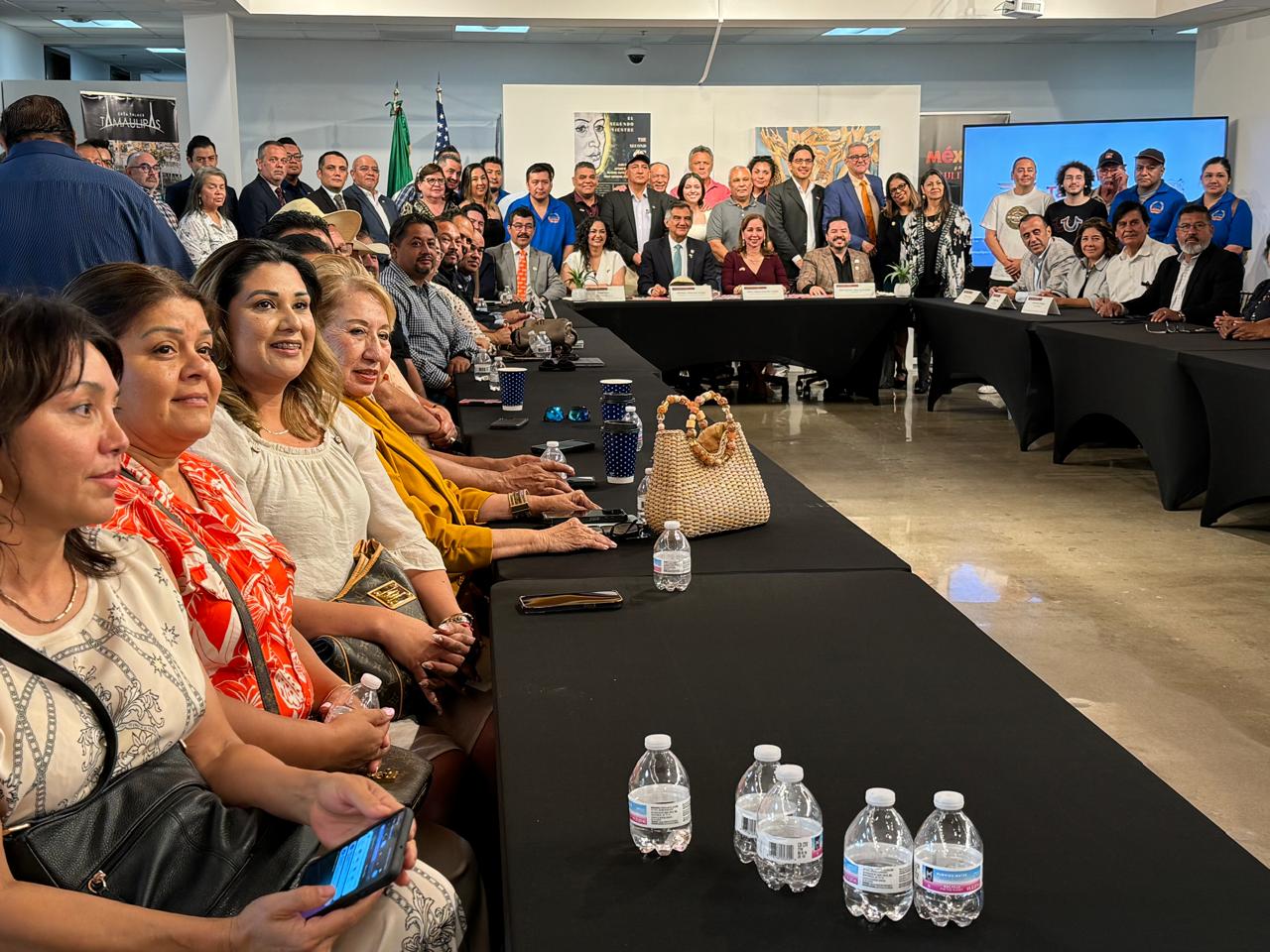 Américo Sostiene encuentro con migrantes tamaulipecos en Houston