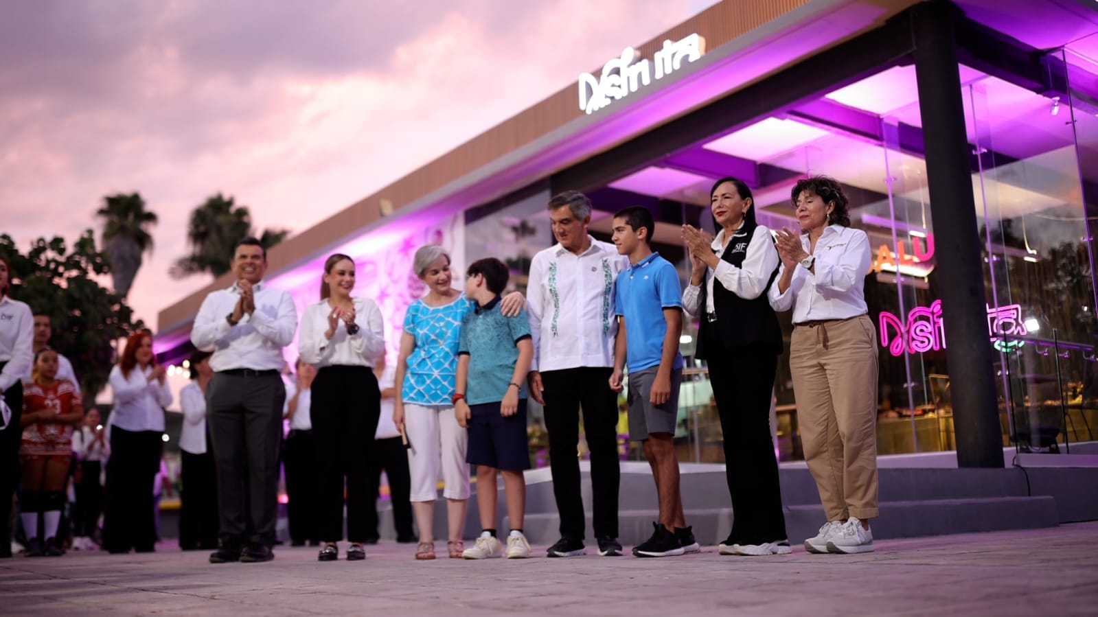 El gobernador Américo Villarreal y su esposa María de Villareal abren las puertas de “Disfruta, apapachos a tu salud”, la cafetería del DIF Tamaulipas