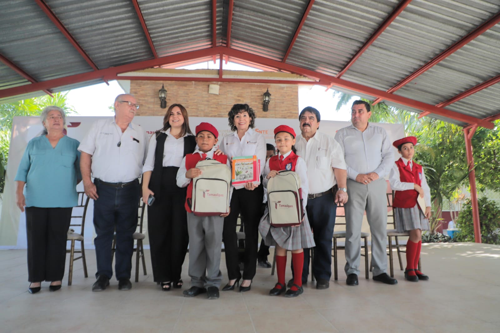 Agradecen al gobernador Américo Villarreal reconstrucción de escuela en Xicoténcatl