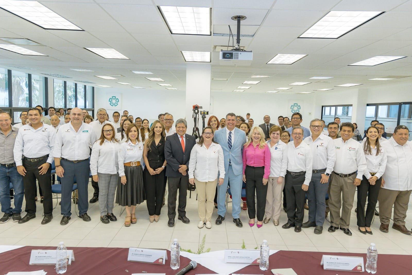 SET y CINVESTAV Formarán profesionistas en el sector tecnológico de semiconductores