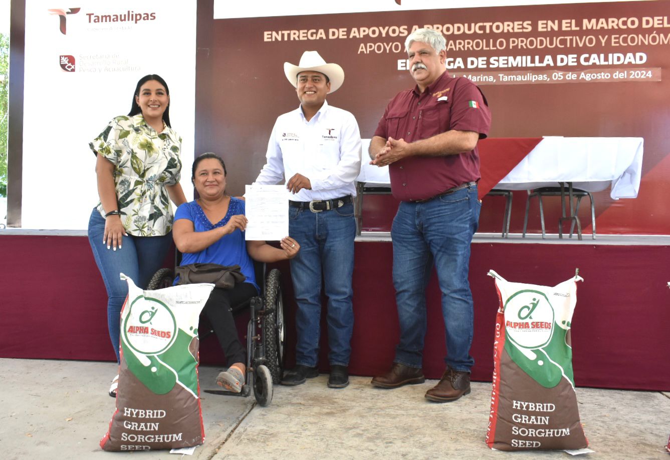 Productores agrícolas reciben semilla de sorgo y maíz en «Soto la Marina»
