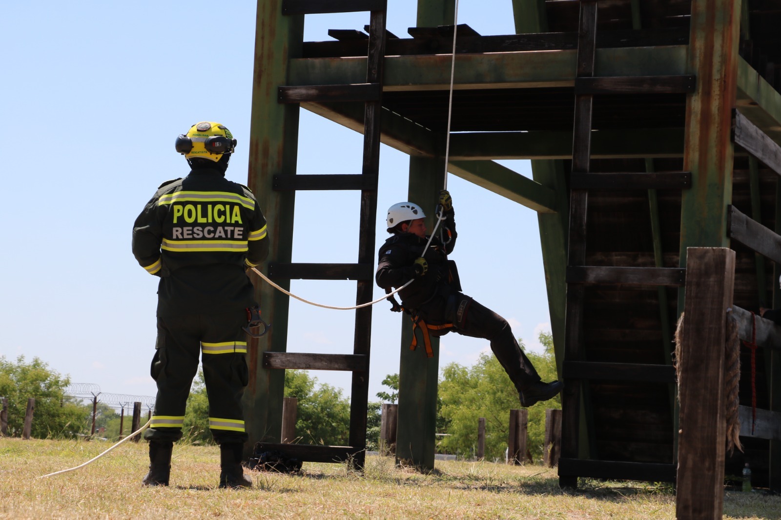 Policía Nacional de Colombia Imparte el programa metodológico a personal de la Guardia Estatal