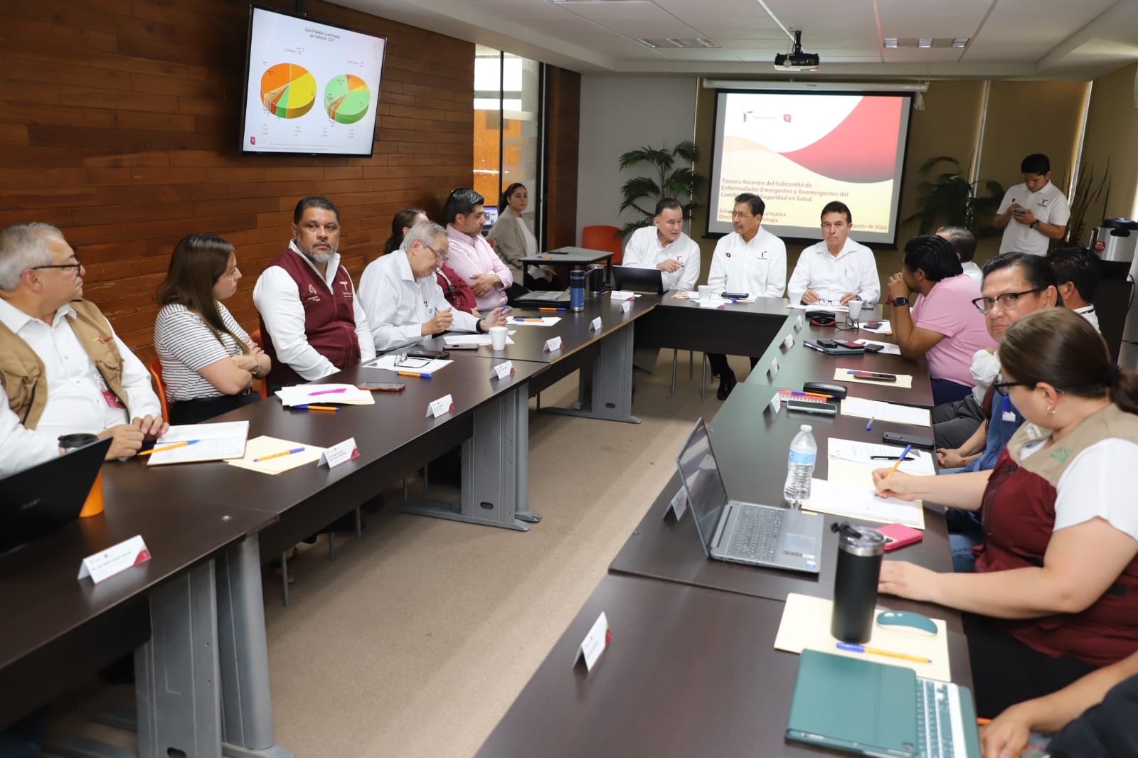 Salud Pide a la población no medicarse y actuar contra el dengue