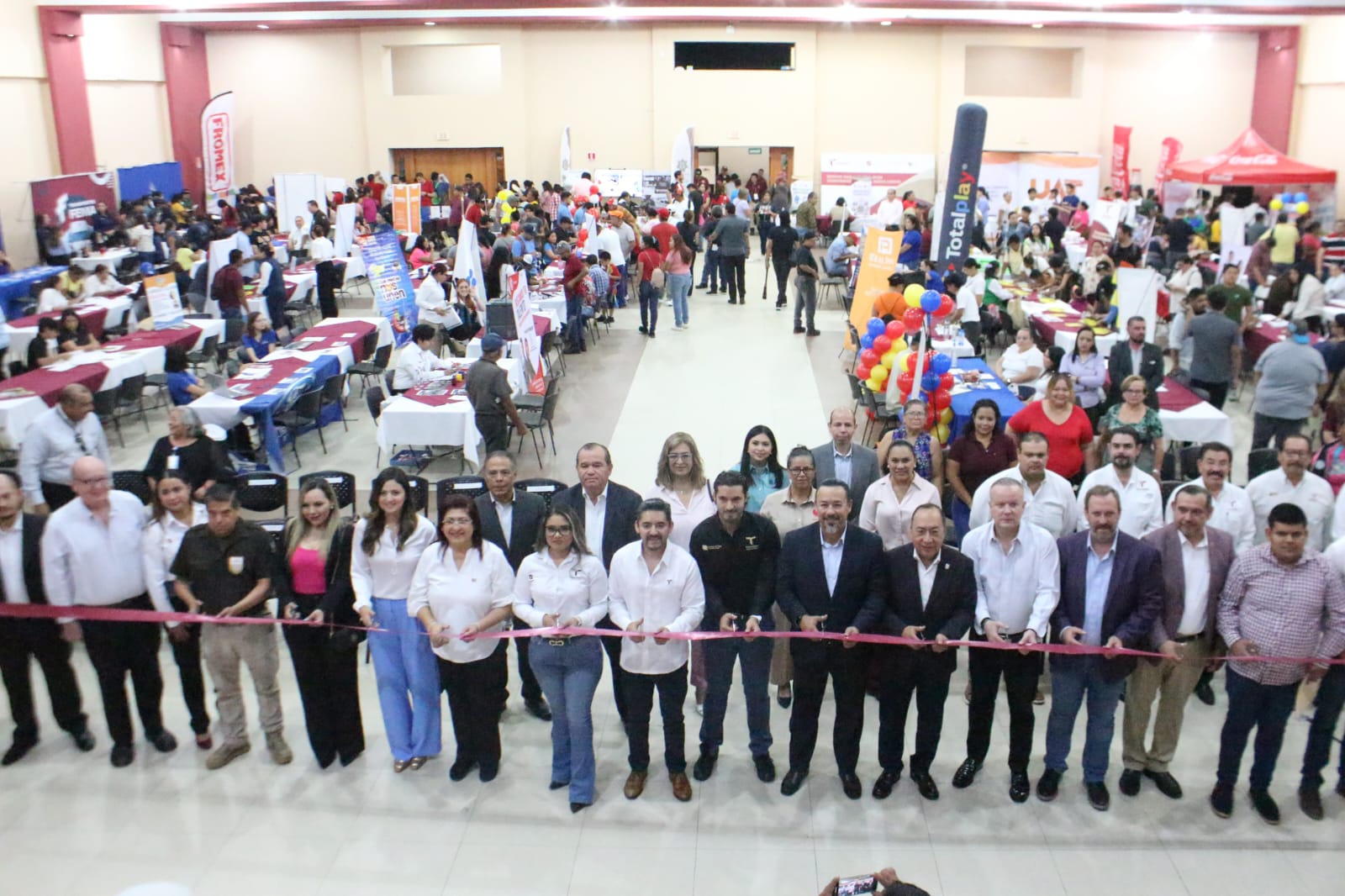 Feria del empleo de la STPS reunió a cientos de jóvenes en Nuevo Laredo