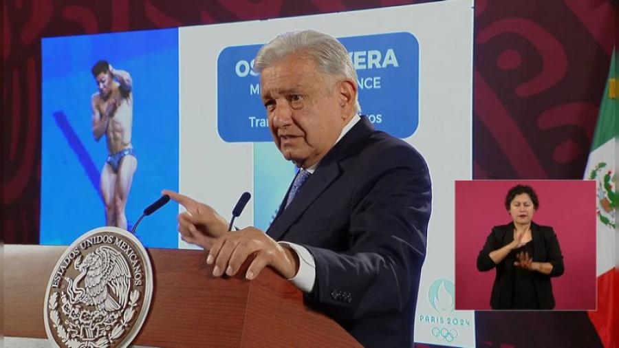 Festeja AMLO medalla de bronce de Osmar Olvera por su bronce en París 2024