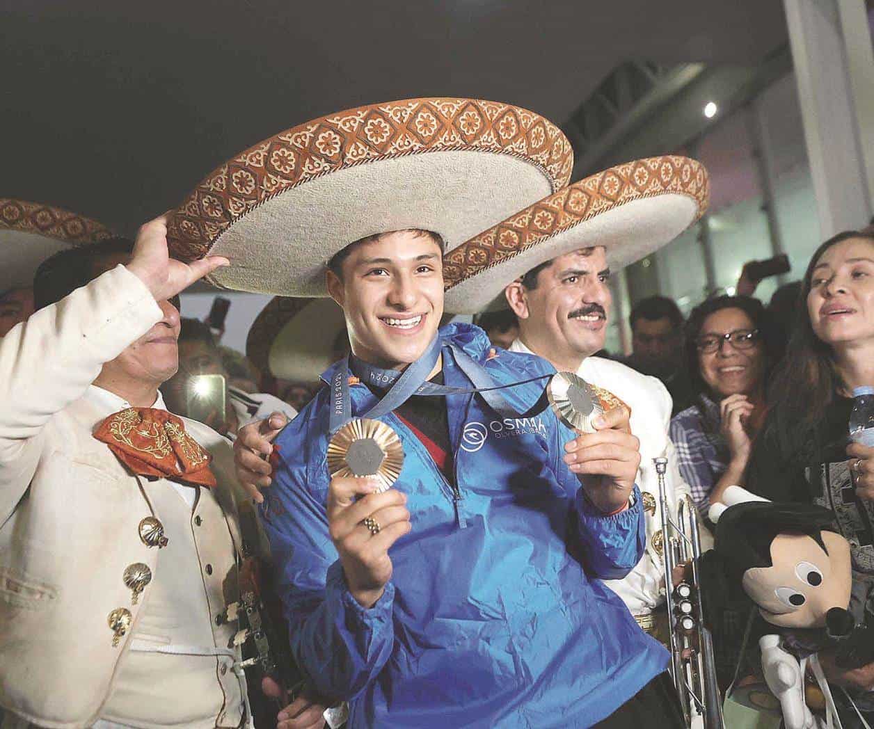 ¡Con mariachi y fiesta!