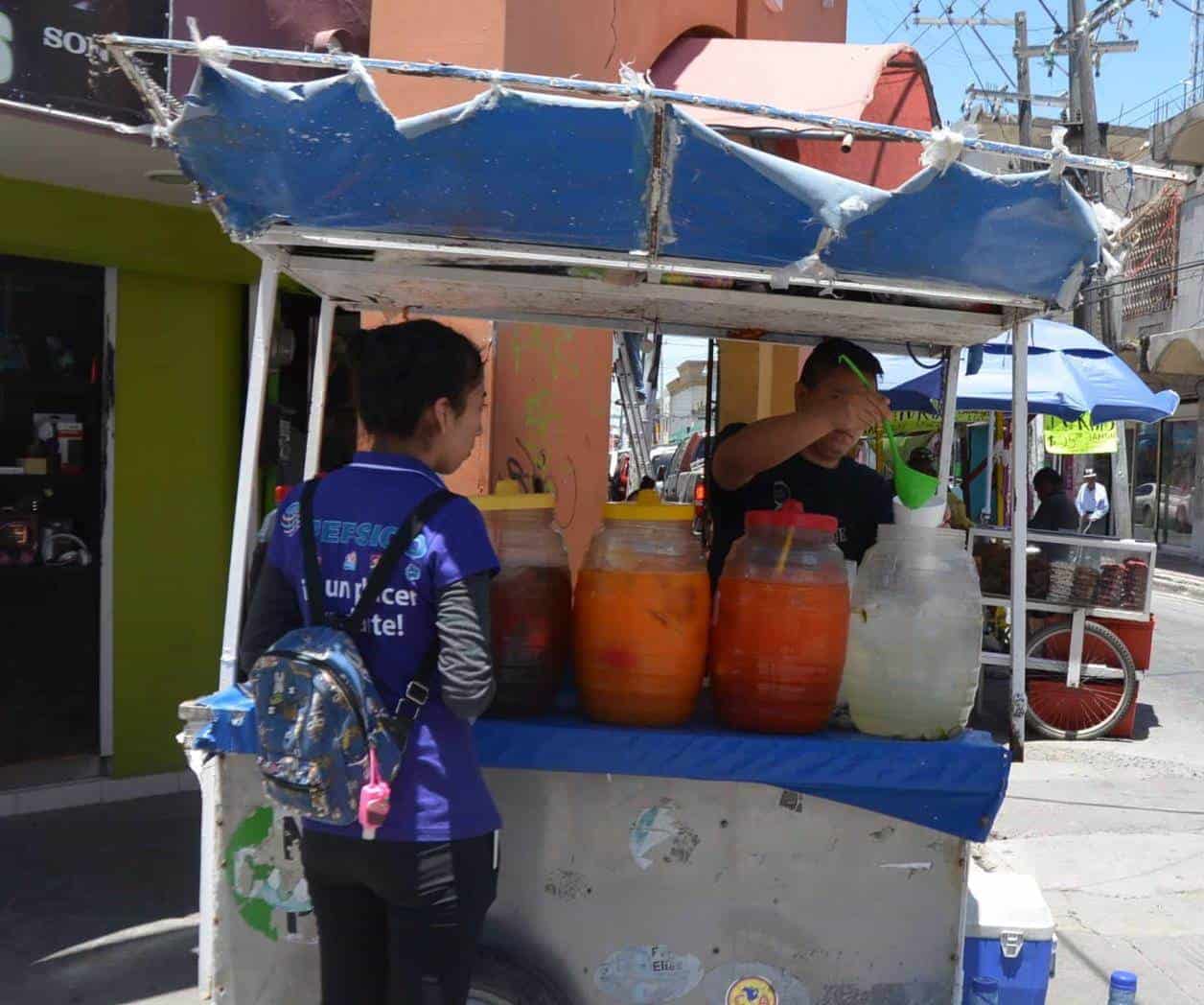 Ayuda calor a los vendedores de aguas frescas en Reynosa