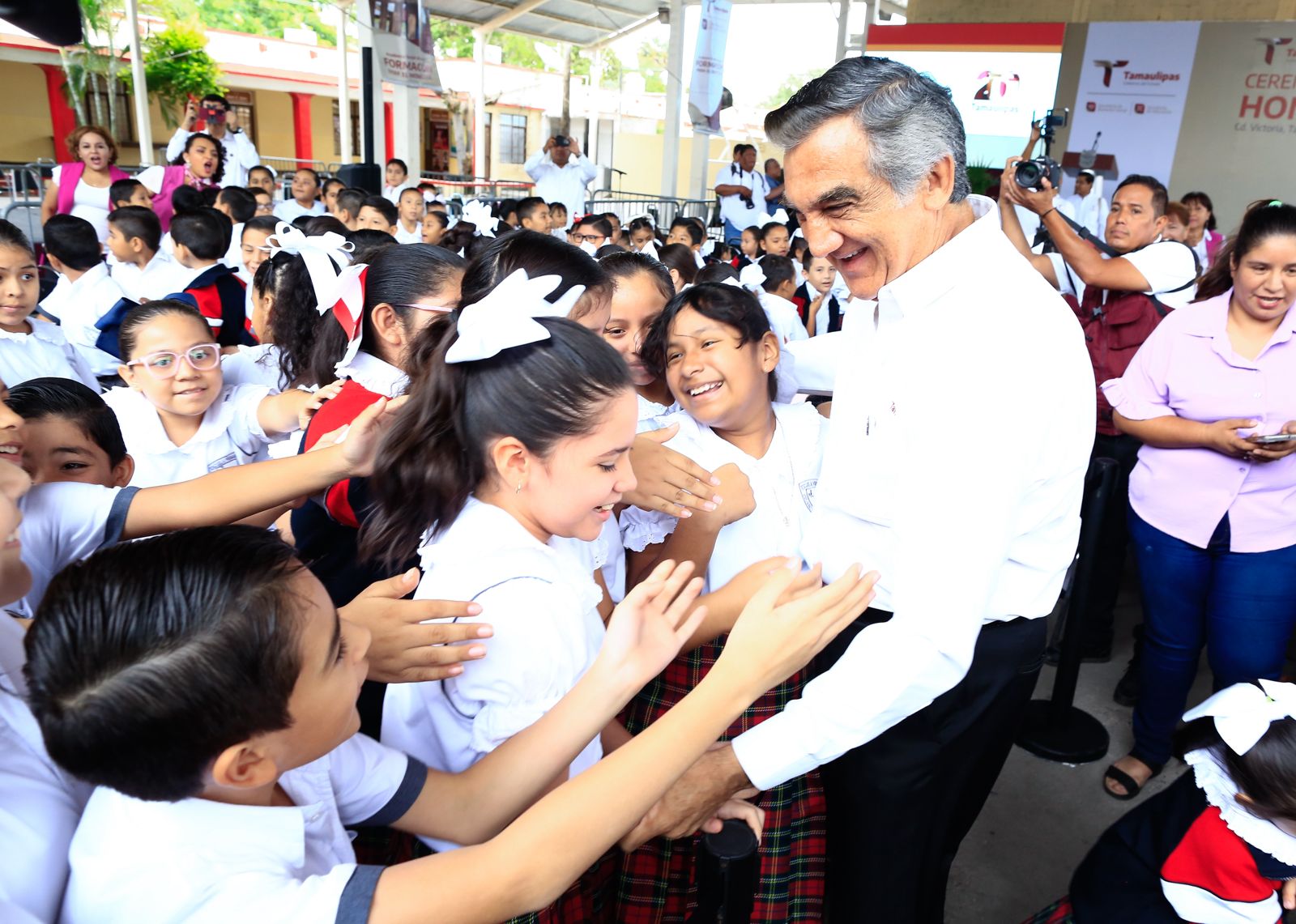 Con la educación y los valores, los estudiantes tendrán un mejor futuro: Américo Villarreal Anaya