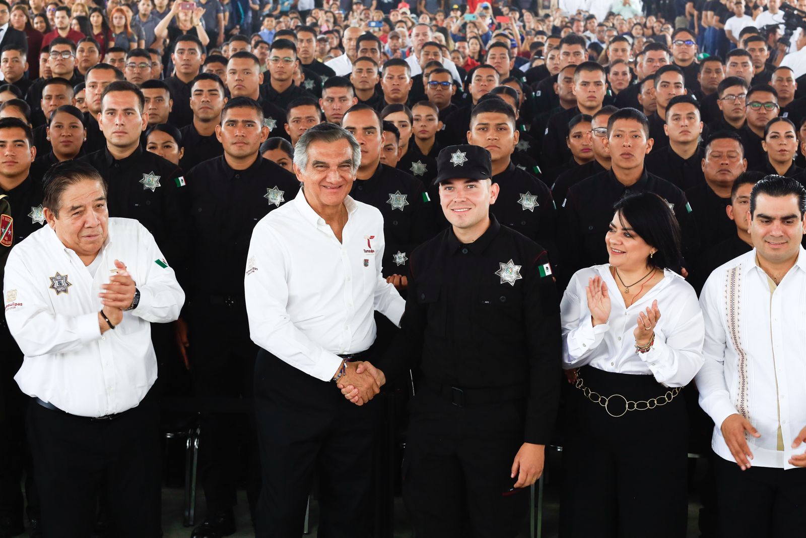 El Gobernador Preside ceremonia de graduación de los cadetes que se incorporan a la Guardia Estatal