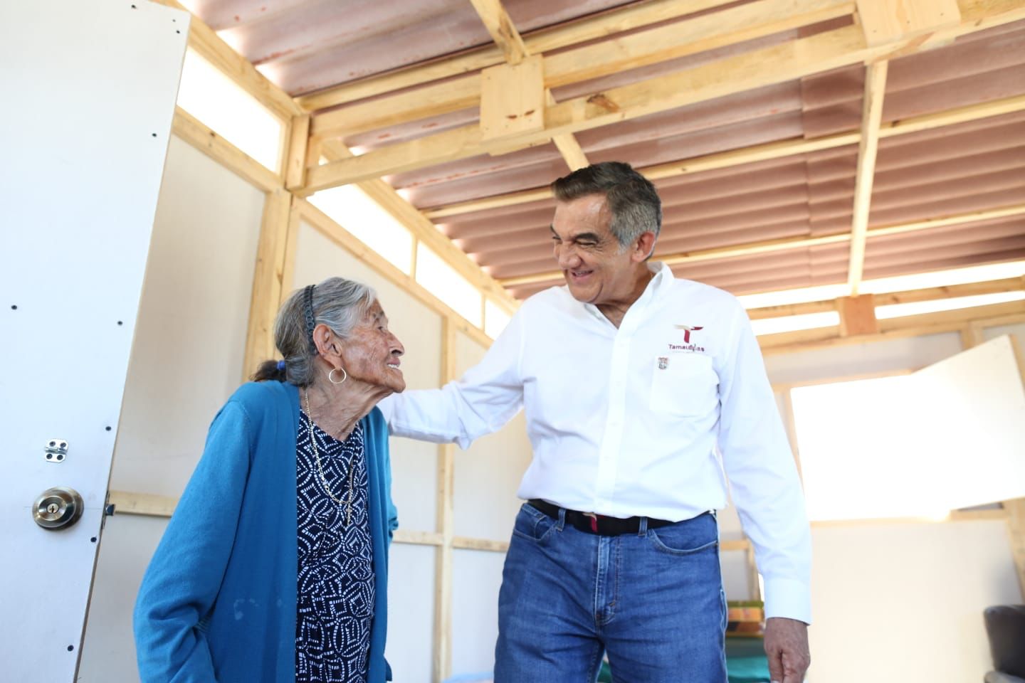 Américo Entrega viviendas a los damnificados por la tormenta Alberto y supervisa obras en Tula