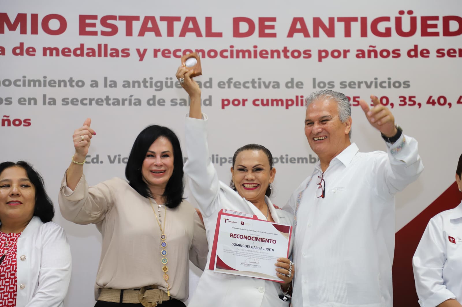 Entregan Premio Estatal de la Antigüedad a los 220 trabajadores de la salud