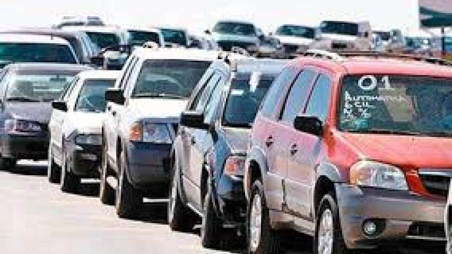 AMLO extiende hasta el 2026 plazo para nacionalización de autos “chocolate”