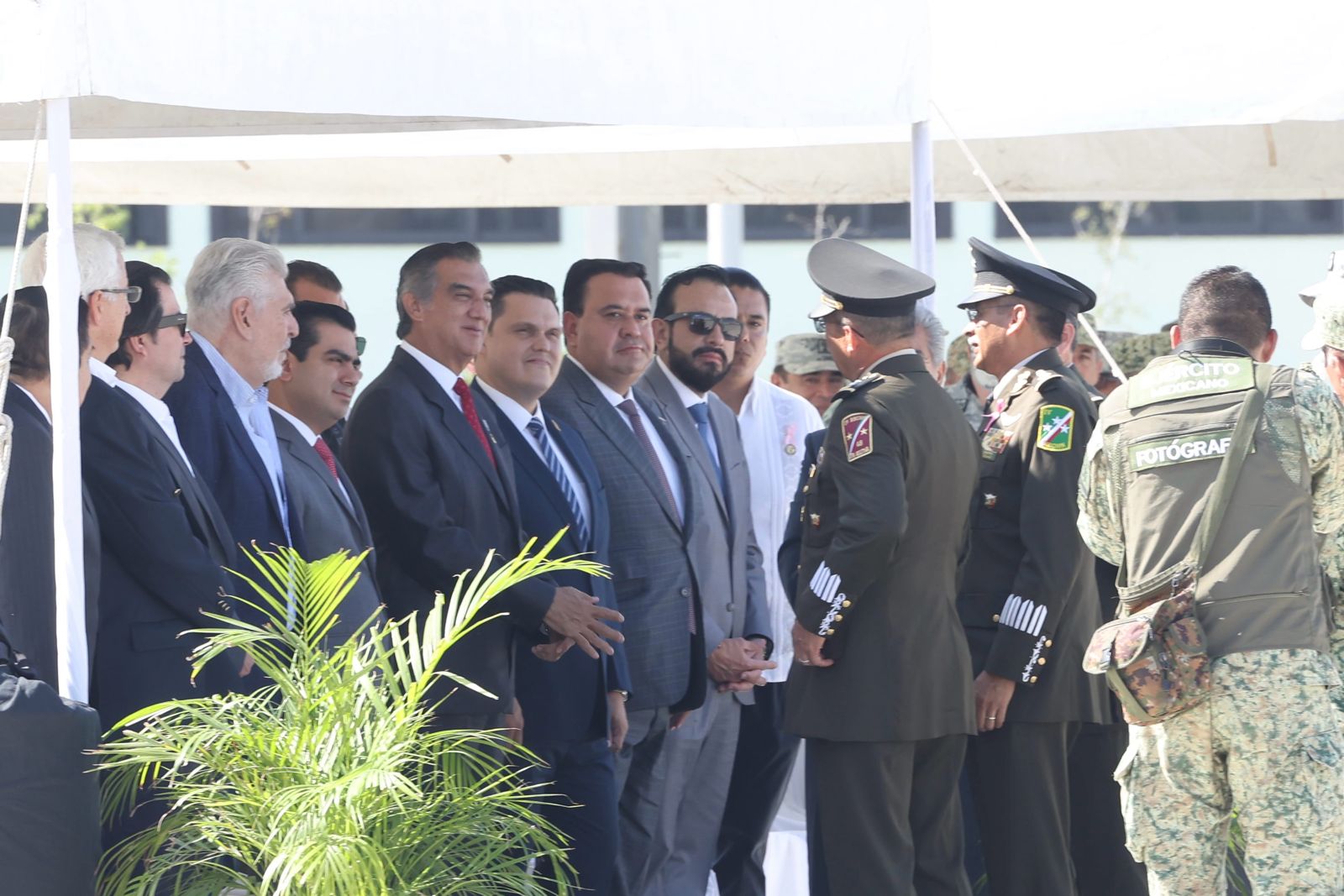 El gobernador Américo Villarreal Acude a relevos de mandos de la IV Región, 8/a y 48/a Zonas Militares