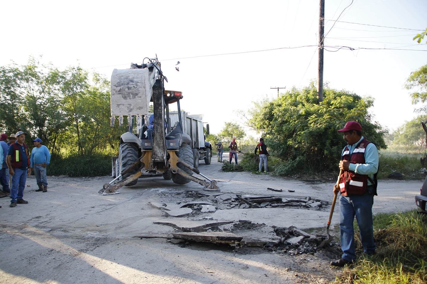 El alcalde de Matamoros Beto Granados comenta en entrevista que aumentará a 6 las cuadrillas de pavimentación del municipio