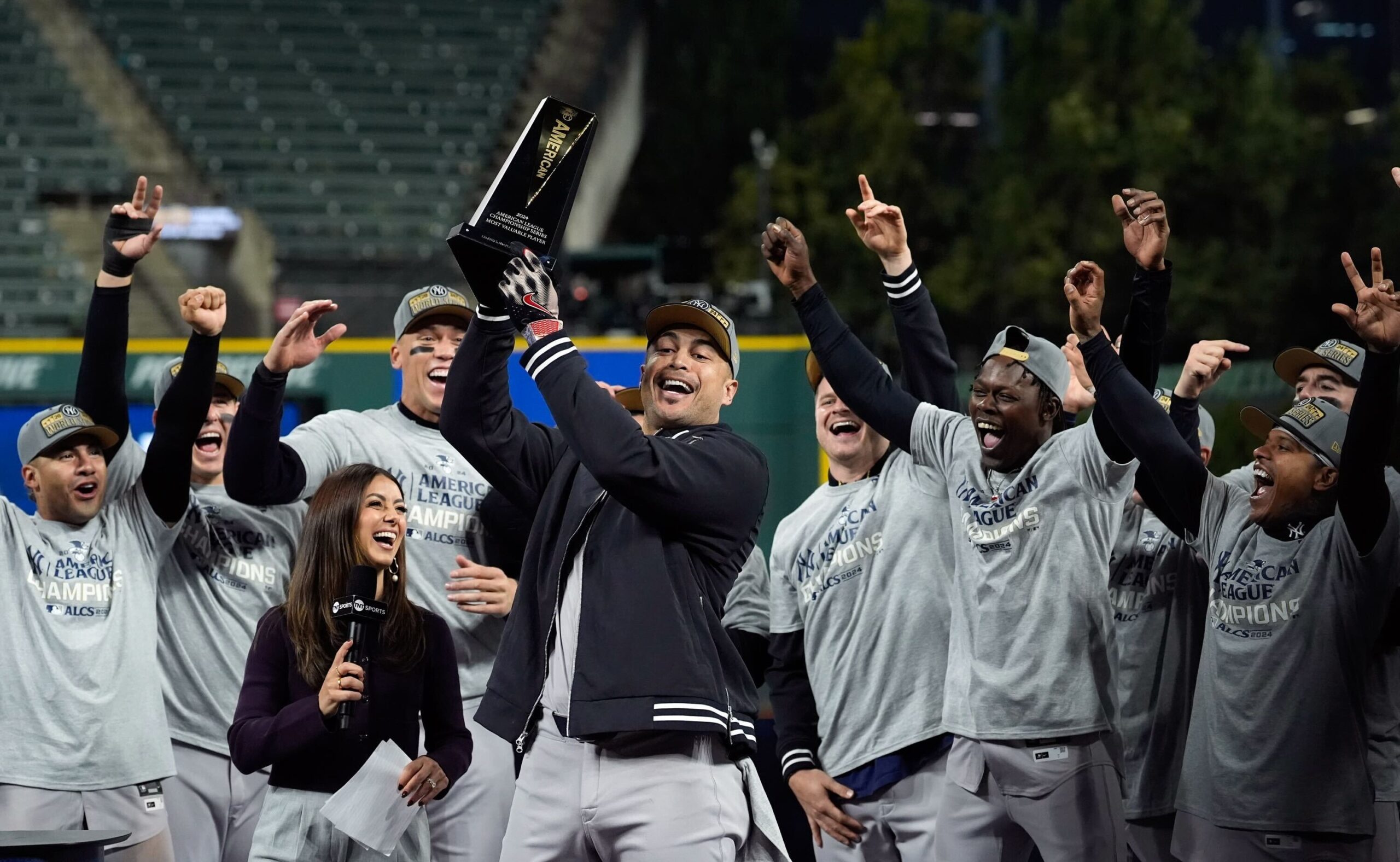 Yankees regresan a la Serie Mundial tras conquistar la Liga Americana a costa de los Guardians