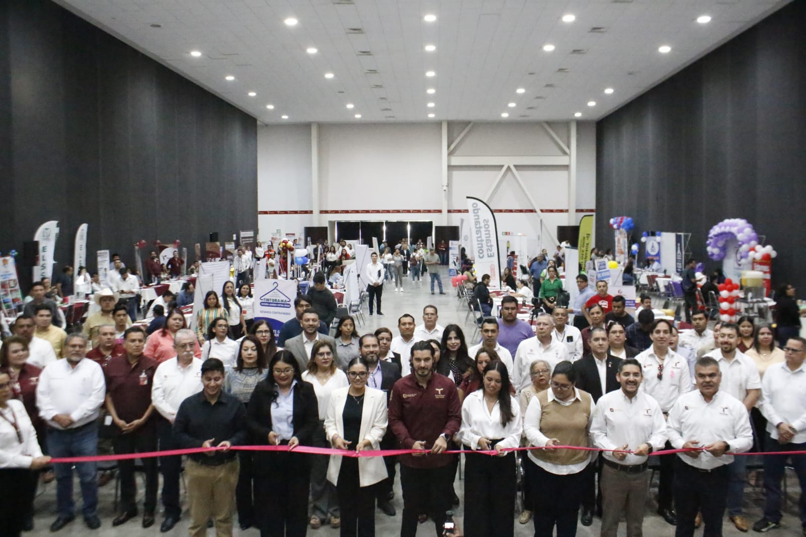 Feria del Empleo en Victoria Ofrece 900 Vacantes y Refuerza Apoyo a Grupos Vulnerables