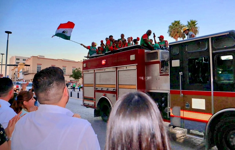 Alcalde Beto Granados saluda a peloteritos bicampeones de república dominicana