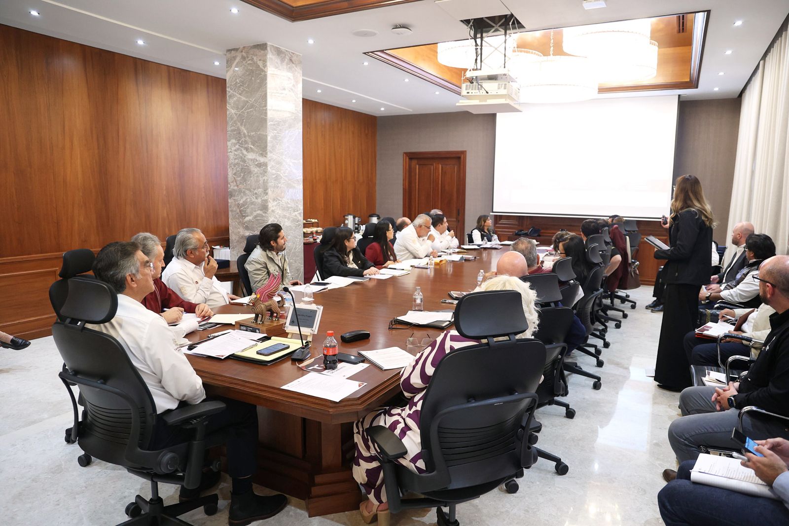 El gobernador Américo Villarreal analiza el progreso de obras con su gabinete y refuerza llamado contra subejercicios