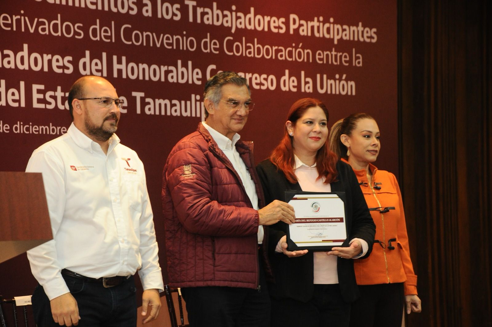 El gobernador Américo Villarreal honra la capacitación de servidores públicos con reconocimientos otorgados por el Senado