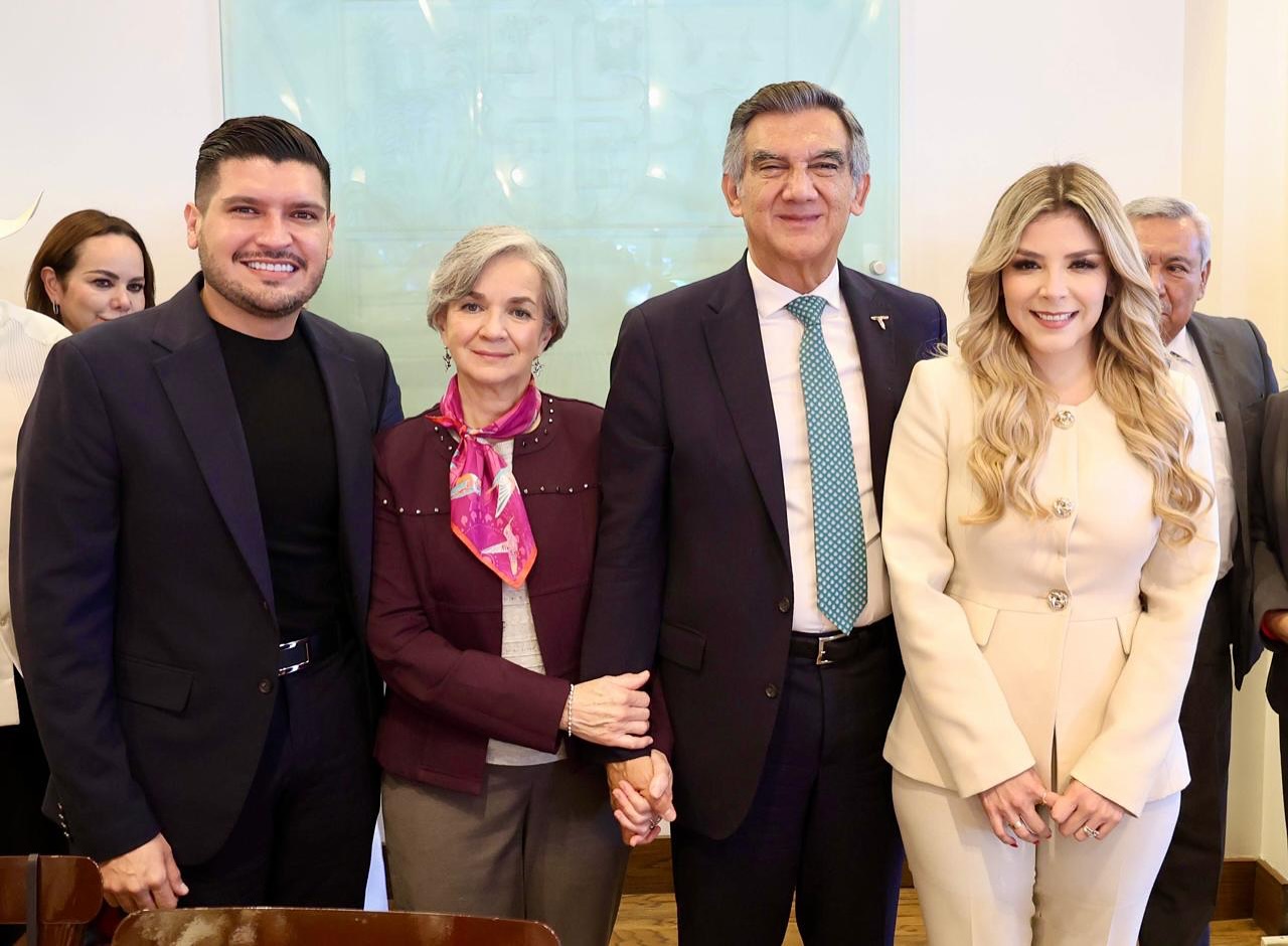 Alcalde Beto Granados acompaña al gobernador Américo Villarreal en la Posada Navideña en Ciudad Victoria