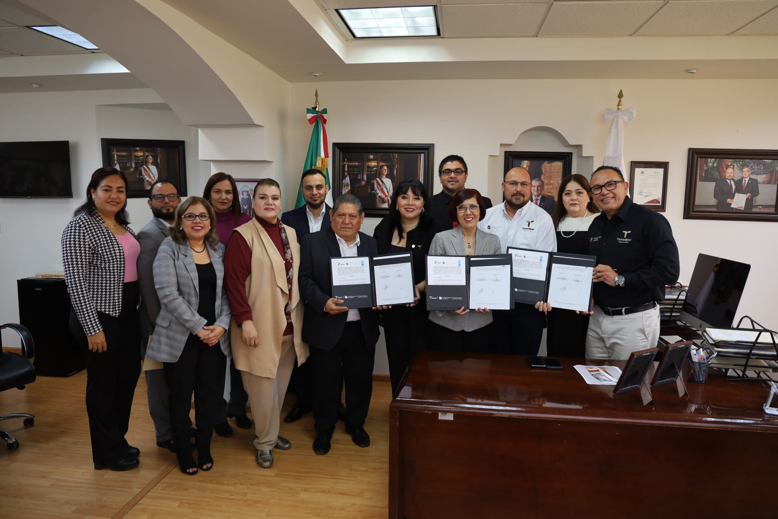 Convenio entre CEAV e ICEST busca impulsar el acceso educativo para familias