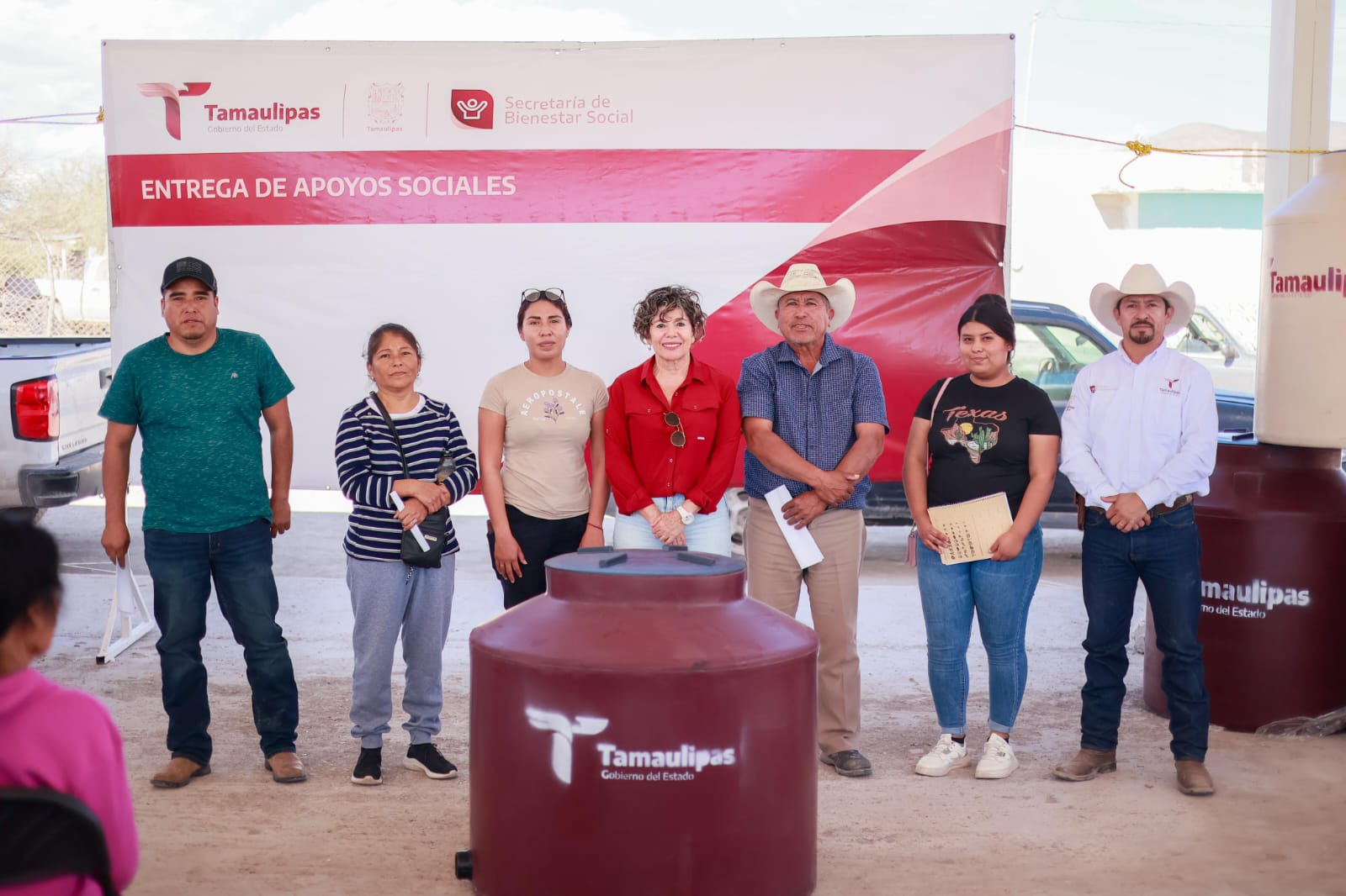 SEBIEN entrega apoyos para el bienestar de las familias en Bustamante
