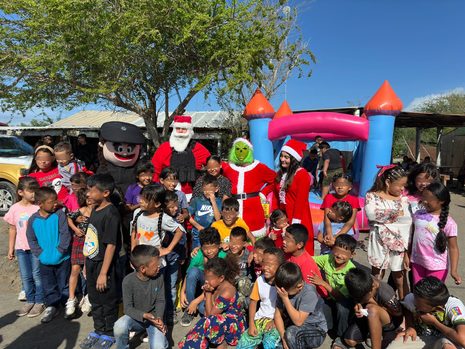 Los niños de El Mezquital disfrutan de una convivencia navideña organizada por la Guardia Estatal