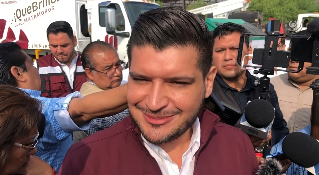 El alcalde Beto Granados anuncia que la Alberca Eduardo Chávez está lista como refugio ante el frente frío número 14